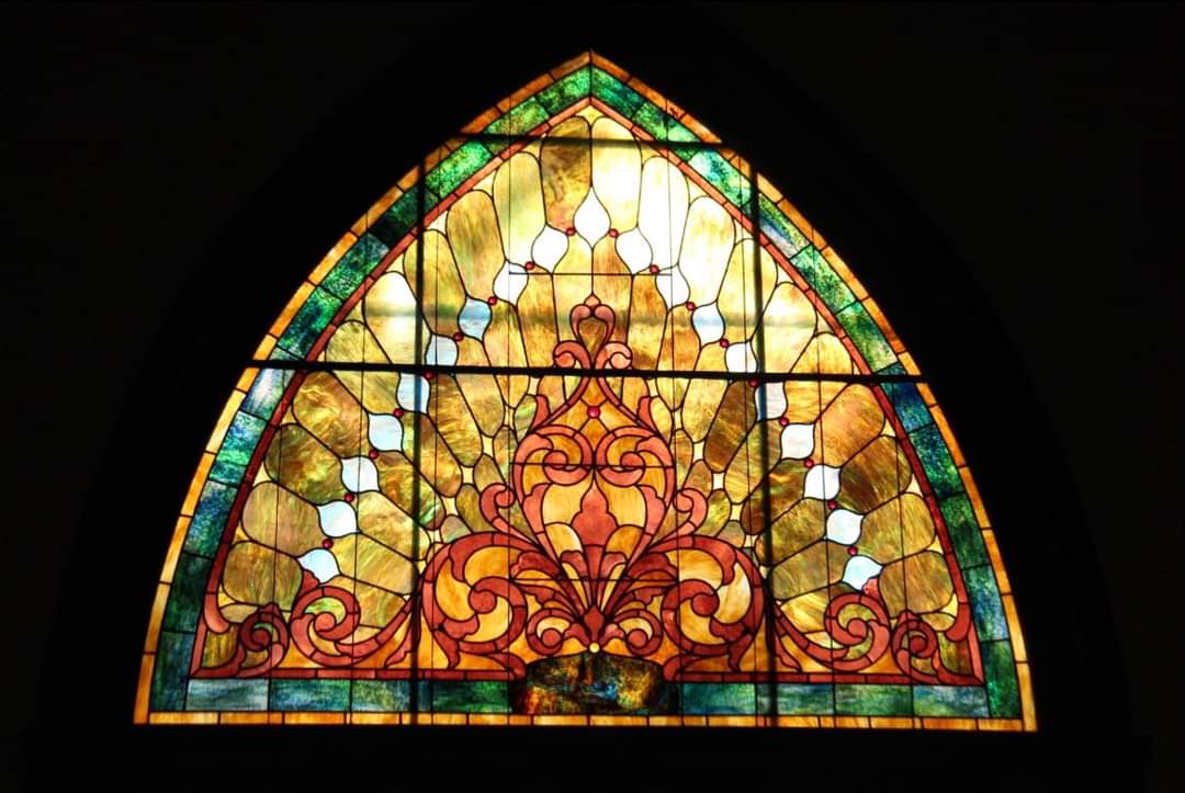 pcusabingewatch's tweet photo. First Presbyterian #UnionPoint #Georgia stained glass in the sanctuary.
#stainedglassSaturday 
#Presbyterian #pcusa #stainedglass #stainedglassart 
(Photos: Virginia Kelser Jones from Church Stained Glass Windows). https://t.co/Aoxu0PYUTC