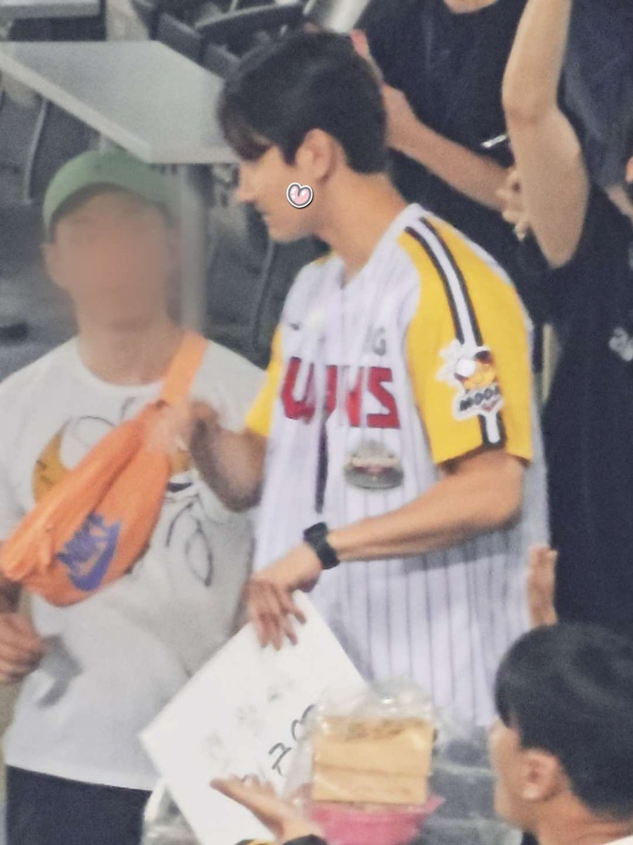 240615 #최강창민

역시 퇴근 요정 ㅋㅋㅋㅋㅋㅋ
졌.잘.싸 퇴근❤️ㅋㅋㅋㅋㅋㅋㅋㅋ

롯데팬인 친구가 보내쥼🥹🥹
아니 근데 왜 3루에서 본거야? 무튼 내 친구 쏘럭키❤️ 부럽다여😎😎ㅋㅋㅋㅋㅋㅋ
