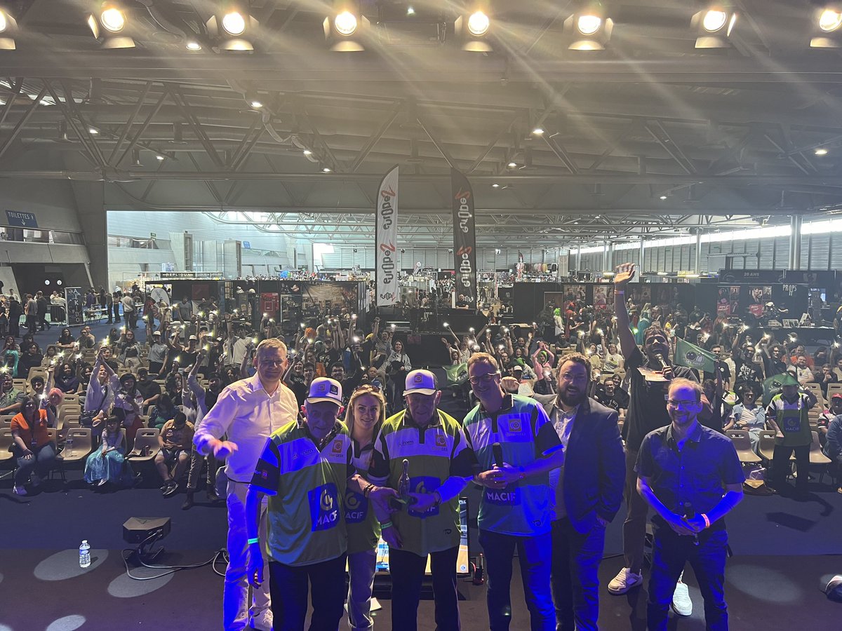 C’est historique !
Le Robs et Le Claude remportent avec les Pins, leur deuxième finale à la <a href="/GeekUnchained68/">Association Geek Unchained</a> et pulvérisent le record de points de l’histoire du TDS avec 458 points. 🏆
Le Robs devient le premier joueur à se qualifier 2 fois pour la finale nationale ! 🎳