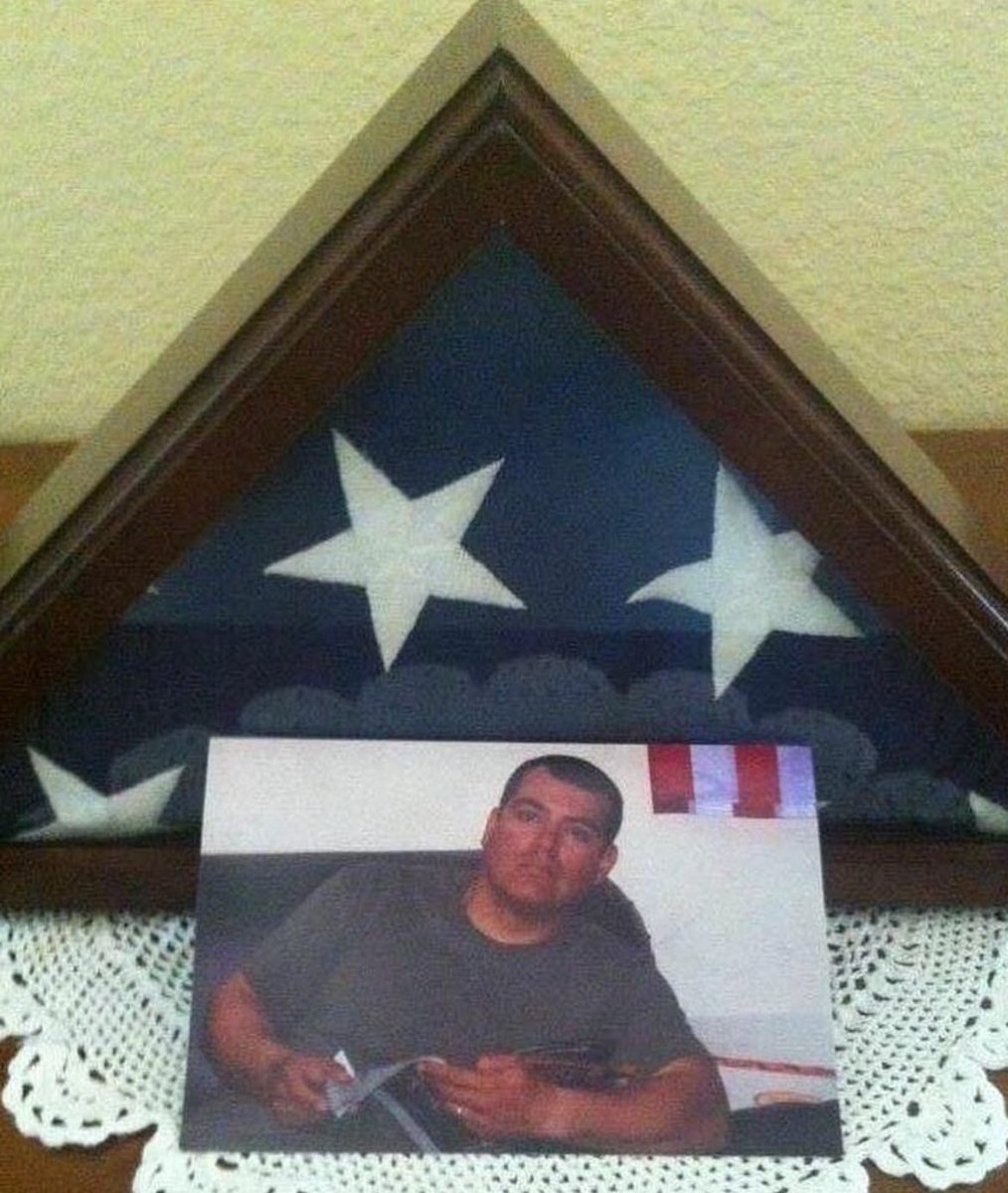 op_hawkeye's tweet photo. 6.15.2005 ~ Petty Officer 2nd Class Cesar Baez 🇺🇸
#OpHawkeyeRemembers #CesarBaez #DevilDoc #3rdReconBn #2ndMarineDivision #ForceRecon #corpsman #SemperFidelis
📜 https://t.co/H2RwNTsnYn
📜 https://t.co/ON6YqCGiaG
📜 https://t.co/SvWxyHm91A
📰 https://t.co/FTKJj8BYB5 https://t.co/k4EtimMARC