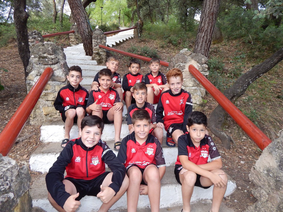 CDHispania's tweet photo. Nuestro Benjamin A se encuentra en Sierra de Segura disputando otro torneo!!

Suerte chicos!!👏🏼👏🏼

⚪️🔴⚫️ https://t.co/oVoVDhJ4xM