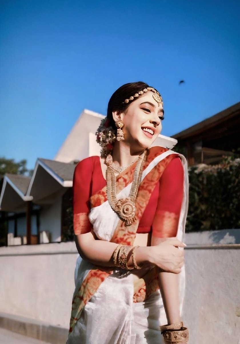 Akhiawal's tweet image. Happy birthday to queen

#NandiniMurthy #KaisiYehYaariaan