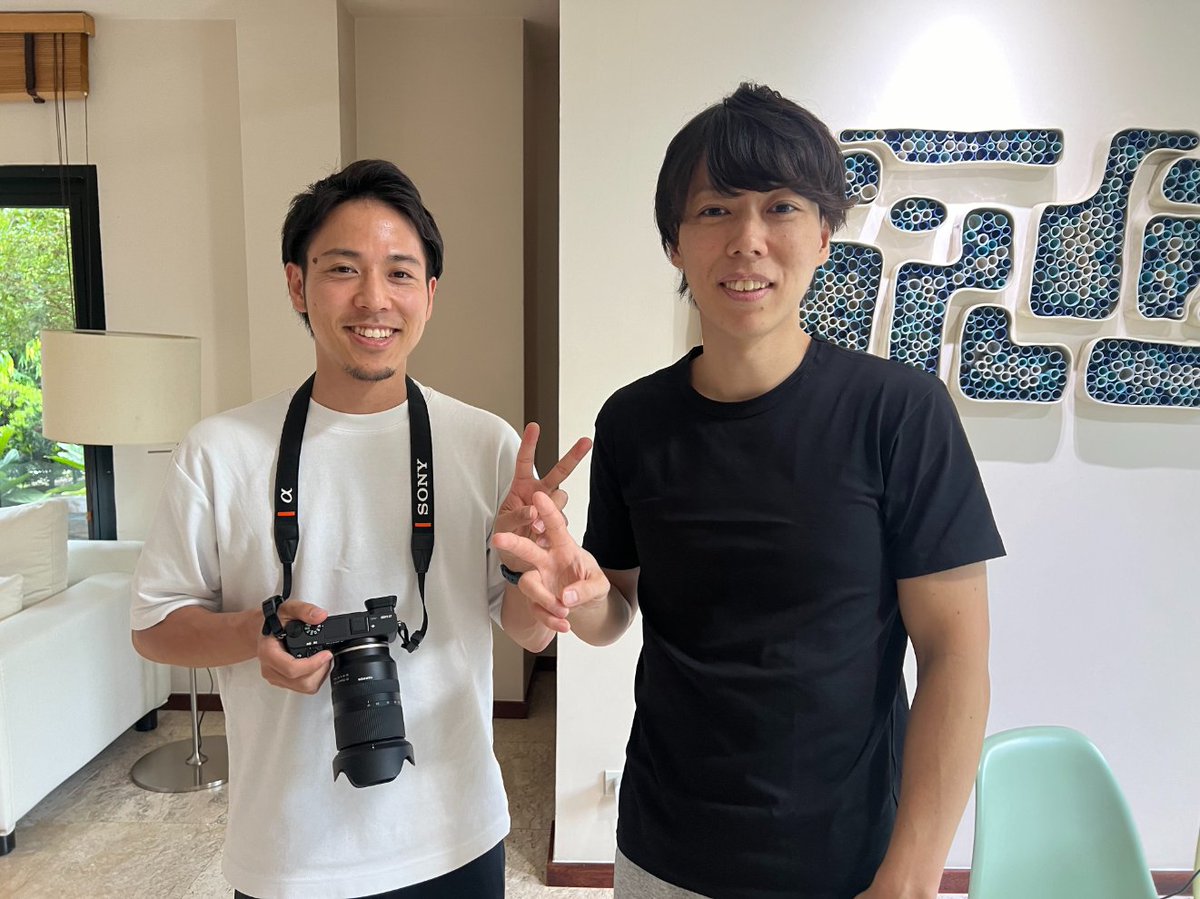 minimal_kan's tweet image. ✅『継続』しただけで、人生が激変した話。

４年前はただの会社員でした。
職業柄、始発終電を繰り返す毎日、かつ土日休みは一切ゼロ。そこで出会ったのが、マナブさんの動画で「いつか海外へ行きたい」という、ノマド的な働き方に憧れて、とにかく訳も分からず毎日必死に頑張りました。…
