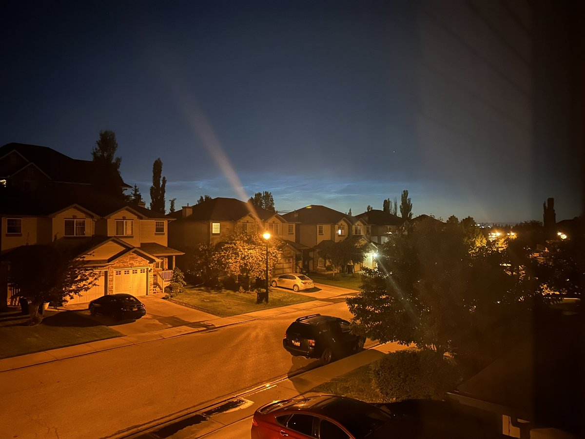 GAJ65's tweet photo. Nice display of noctilucent clouds last night https://t.co/46NoJzThXw