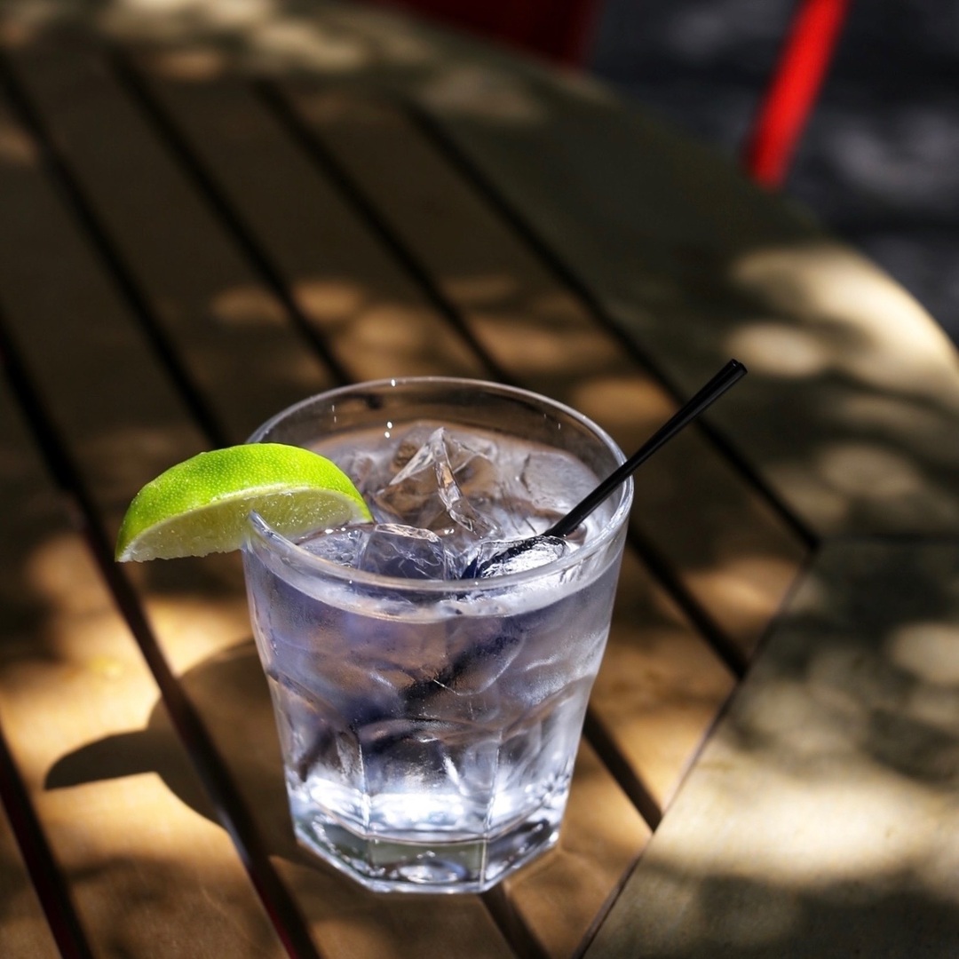 Bringing you great weekend vibes with cocktails under the patio ✨ 
⠀⠀⠀⠀⠀⠀⠀⠀⠀
#raleighcocktails #raleighdrinkpics #raleighpatios #raleighrestaurants #raleighnc #rdugems instagr.am/p/C8PbZsDuU2x/