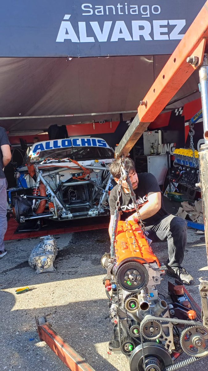 solotcOK's tweet photo. 😢 @tobiasmartiinez y @santialvarez332 rompieron el motor en los entrenamientos del #TurismoCarretera en Rafaela.
⚙️ Recargarán 6 décimas en la clasificación que comenzará a partir de las 16.00h. https://t.co/FML6QTgzHp