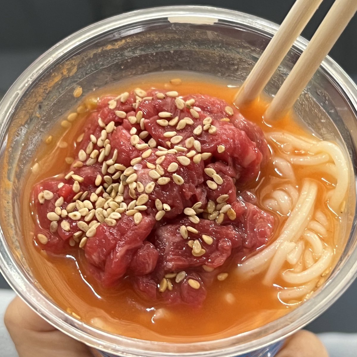 imymesun's tweet photo. 다들 고척 가시면 육회컵물회 드셔보세요!!!!
에어컨 나오는 고척돔에서 야구 보면서 시원하고 새콤달콤한 육회물회 한사바리하면 이게 피서고 이게 여름휴가야🥹👍🏖️☀️ https://t.co/KVNlkw2pPi