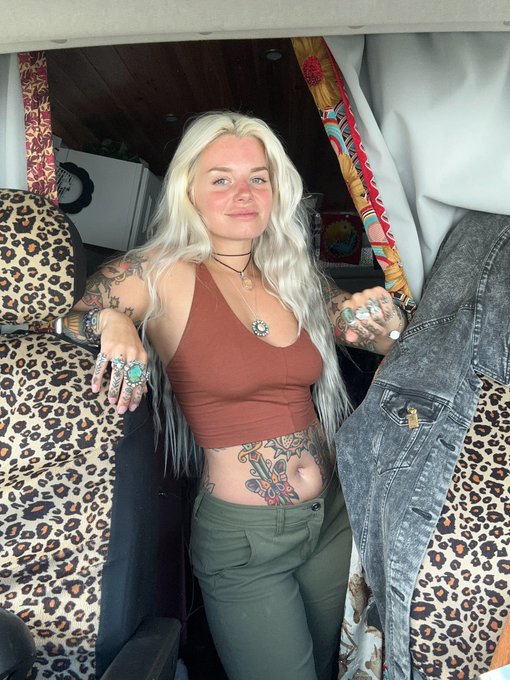 EMILY SEDONA✨’s pics and videos