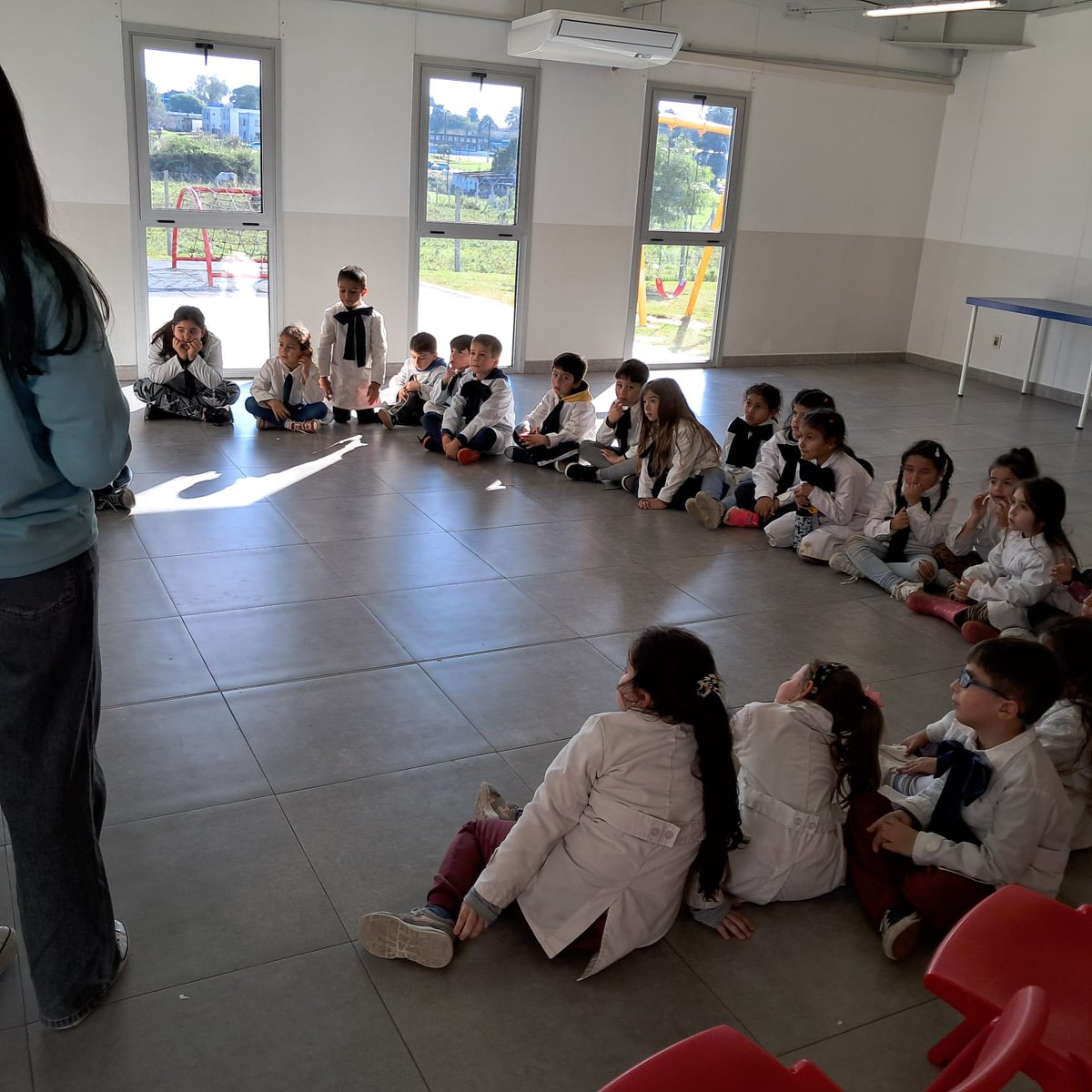 📸El 10/6 estudiantes de Extensión universitaria y elaboración de proyectos de @fodonudelar participaron de charlas y talleres en Bella Italia y Punta de Rieles para conocer instituciones educativas del territorio donde trabaja el <a href="/PimUdelar/">PIM UDELAR</a> 
Agradecemos a quienes nos recibieron