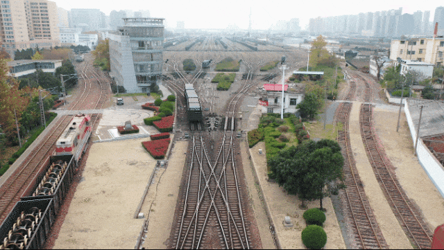 ChinaRailways's tweet image. The Zhengzhoubei Railway Station, known as the "freight train supermarket, dispatches a train every three minutes, running 24 hours a day without interruption. #ChinaRailway #RailwayTime