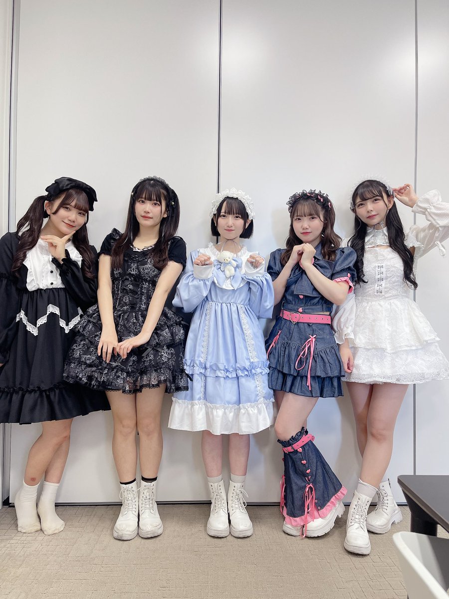 kimikara_info's tweet photo. 👗ワイドチェキプレゼント🎁👗

本日着用した #anonenone さん衣装のワイドチェキを【３名様】にプレゼント🎁

応募方法▼
① @kimikara_info をフォロー
② こちらのポストをリポスト✏️

私たち #きみから です✴️
6/26(水)に #きみから3rdワンマン ありま���💪
🎫： https://t.co/iBrcncmV8G https://t.co/r4xaL8pvB0
