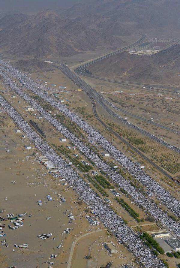 arab11__'s tweet photo. The road to Arafat https://t.co/YKQdO187L5