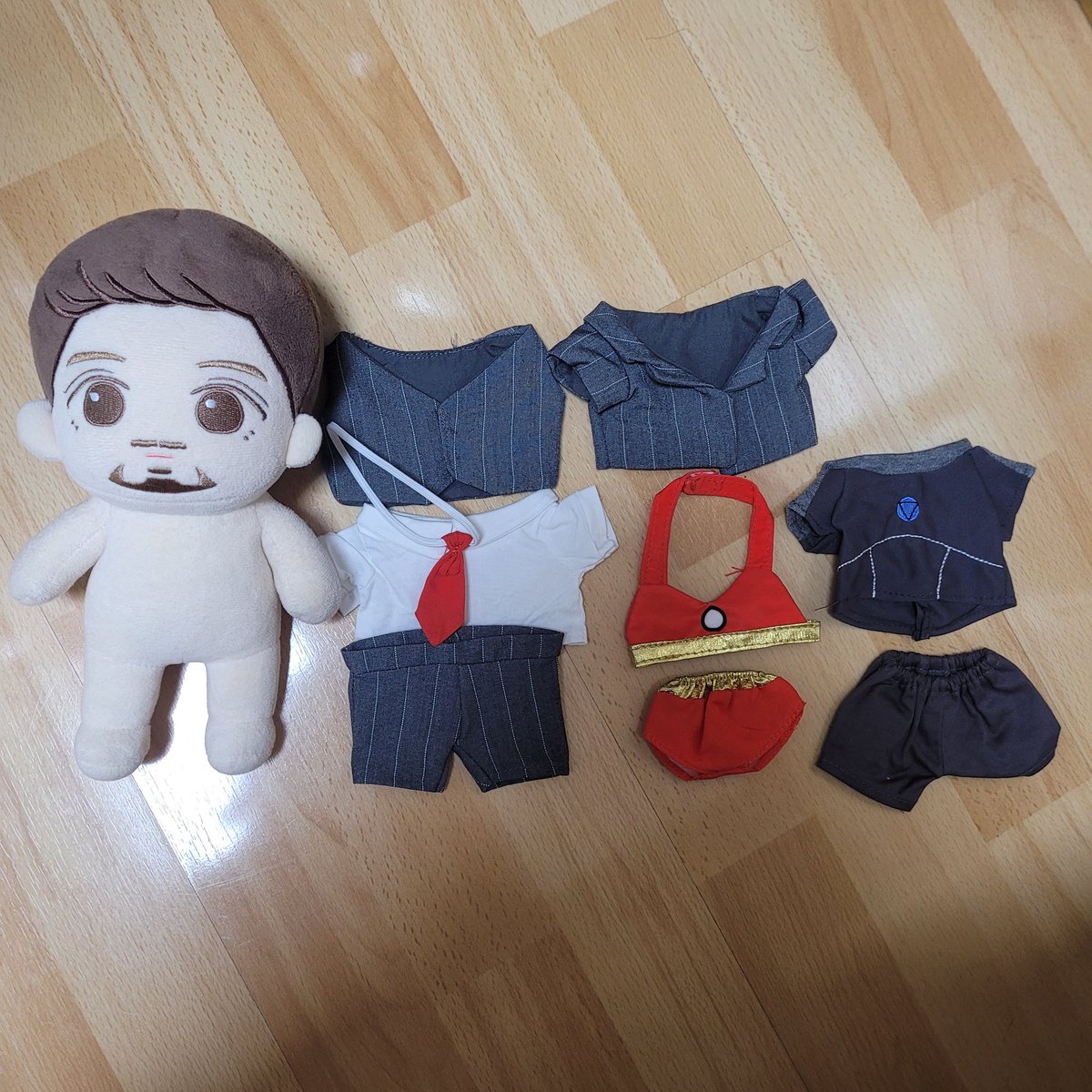 stew_stevetony's tweet photo. 20cm 토니 스타크 아이언맨 인형 토사장
본체+쓰리피스 수트+작업복+아이언맨2 치어리더 의상
아이언맨 수트 분명히 있는데 못찾겠습니다ㅜㅜ찾으면 같이 보내드릴게요...
20000won
로버트 다우니 주니어 로다주 robert downey jr rdj iron man tony stark doll https://t.co/m0AZk1Oaau