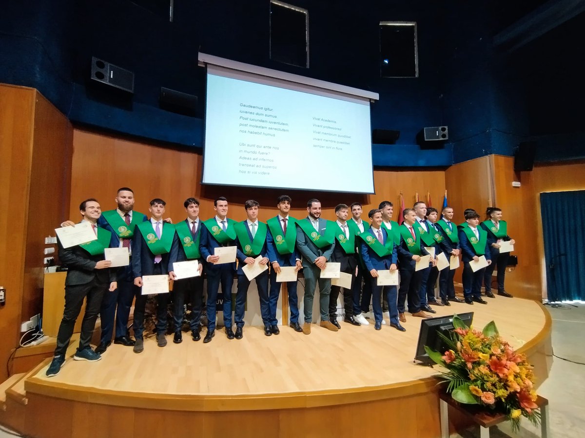 Emocionante acto académico de la VIII Promoción del Grado en Ingeniería Agraria y Energética y la XI Promoción del Grado en Ingeniería Forestal: Industrias Forestales. ¡Enhorabuena Ingenieros!   #Engineers