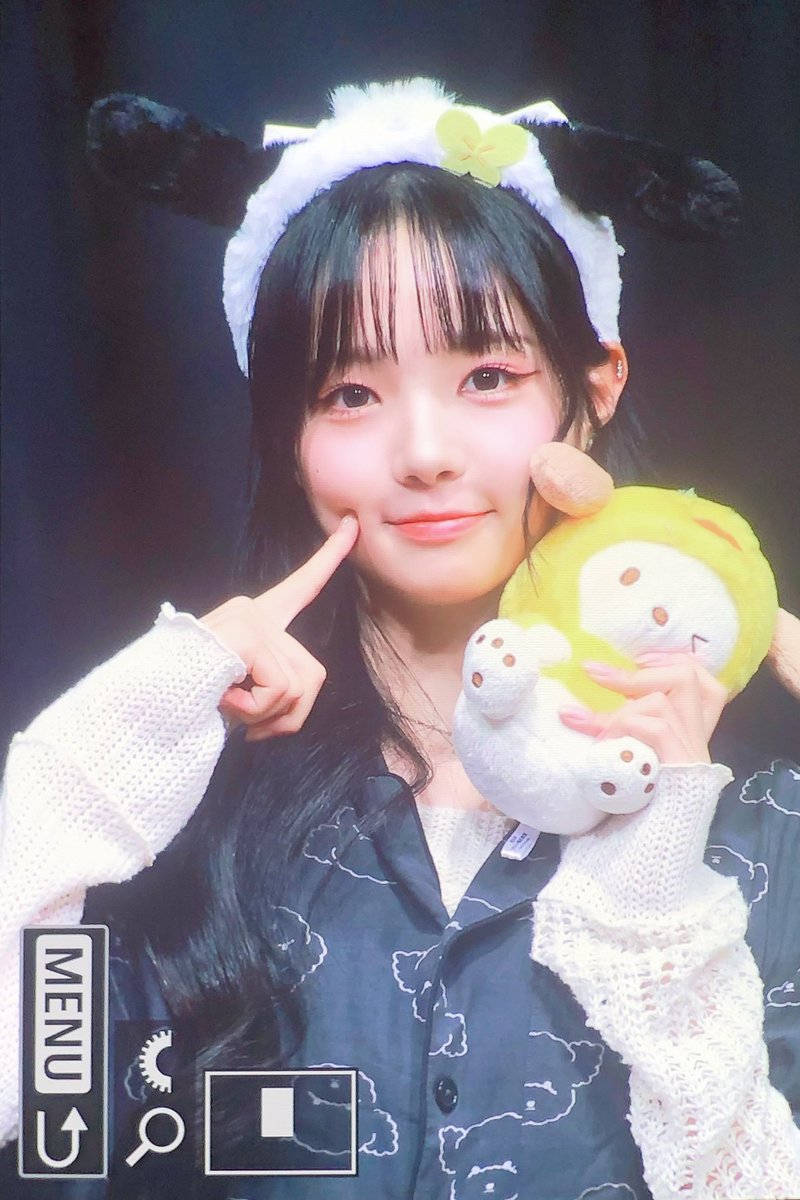 moong__1013's tweet photo. 240615 프리뷰
강아지가 귀여워요
#김채원 #ChaeWon #트리플에스 #tripleS https://t.co/XxYQBdzCSg