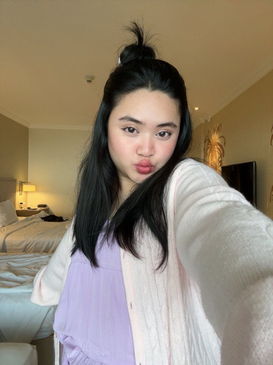 papahuli ba ako? eh ang kapal ng mukha ko?!🫶🏼
#EverAfterSelcaDay
#WE_UNIS #SUPERWOMAN
#UNIS #유니스
#UNI_Story <a href="/UNIS_offcl/">UNIS</a>