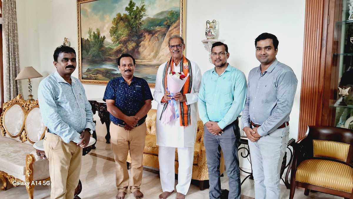 ogapaodisha's tweet photo. Cordial meet with Hon'ble Deputy C.M in his residence https://t.co/3DPO7C4CE8