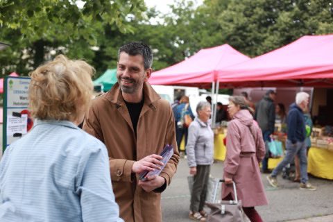 Les militant·es du nouveau #FrontPopulaire aux devants des habitantes et habitants de la #circo3502 sur les marchés ce matin pour soutenir la candidature de <a href="/tlahais/">Tristan Lahais</a>. Beaucoup de soutiens et d’encouragements face à la gravité de la période !