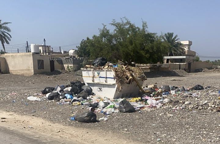 #رسالة 
إلى شركة #بيئة أهالي قرية الهجاري بولاية #الخابورة يعانون من تجمع القمامة في إحدى الحاويات الخاصة بالشركة وفي وسط تجمع سكني وللأسف مضى عليها فترة طويل ولم يتم تفريغها إلى حد هذه اللحظة والعيد قريب ماذا نفعل ؟ !!! 
تكرما فيدونا بالحل المناسب !!!
<a href="/Omanbeah/">بيئــة | be’ah</a> 
@mrmwralbatinahn