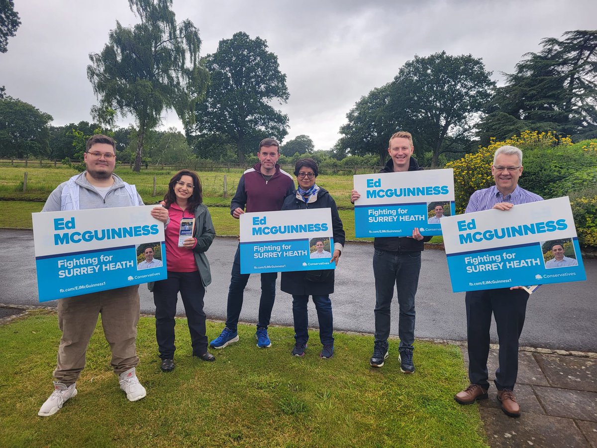 jonnycope's tweet image. Positive morning out talking to voters in Windlesham this morning. 

@EJ_McGuinness’s record of service really resonating with voters in Surrey Heath.