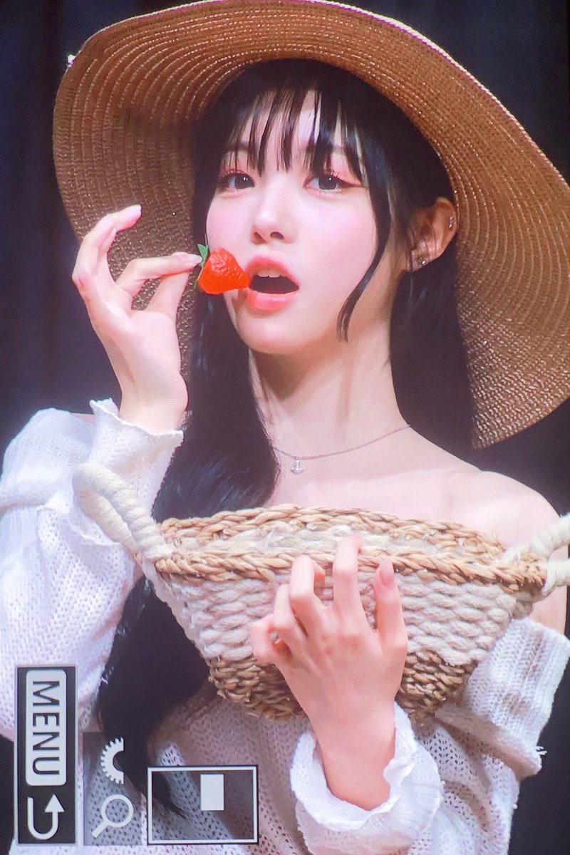 moong__1013's tweet photo. 240615 프리뷰
기엽땨…
#김채원 #ChaeWon #트리플에스 #tripleS https://t.co/QrfpHMNc2t