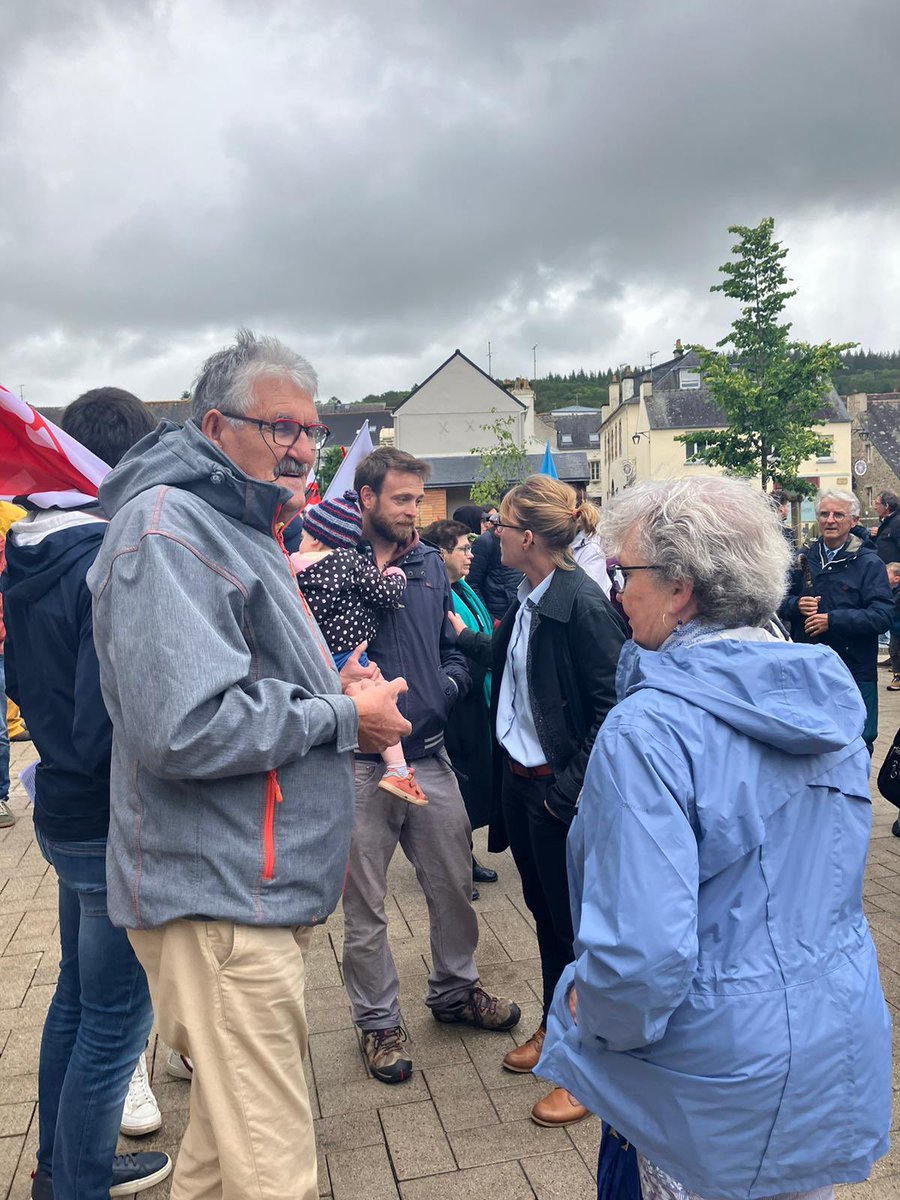 Ce matin au rassemblement à landerneau aux côtés des syndicats contre l’extrême-droite et pour un projet alternatif porteur d’espoir pour les travailleurs