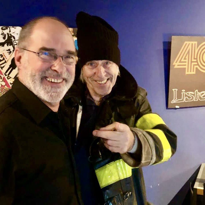 Ideale extra-lange weekend muziekpodcast met Peter te Bos, zijn favoriete muziek en zijn mooiste verhalen. Uiteraard ook over bijzondere zangers. 
Oa Louis Armstrong, The Who, The Shoes, Barry White, Andre Hazes, Iggy Pop: dev.40upradio.nl/index.php/podc…
 En:
mixcloud.com/bram-van-splun…