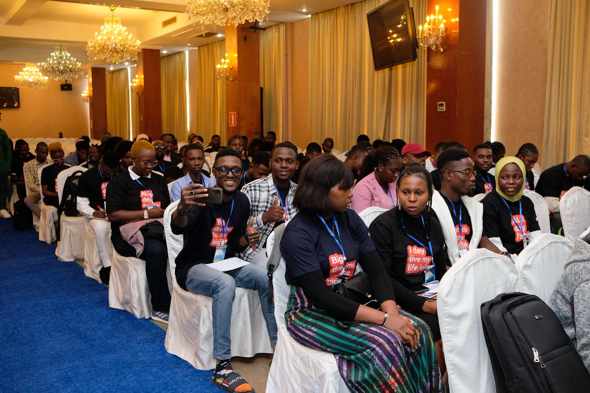 LinkedInLag2024's tweet photo. Some of our blue carpet looks🔥🔥
If you are not at the LinkedIn Local-Lagos 4.0, where could you be?
#lll4.0 #lll2024 https://t.co/vwVFq36KIS