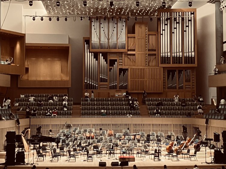 billboardcc's tweet image. ＼#宮野真守 #AUTHENTICA 🎉／

宮野真守オーケストラツアー京都公演
第一夜終演🎻

皆さんの心にマモの歌声がダイレクトに届いたのではないでしょうか☺️
明日も京都コンサートホールでお待ちしております🧚‍♀️✨

#宮野真守
#中田延亮
#日本センチュリー交響楽団
#ビルボードクラシックス