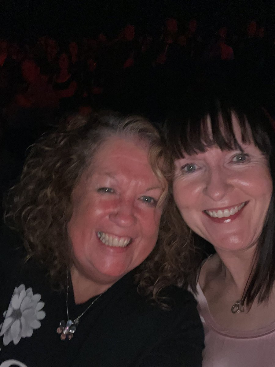 sara_sararadley's tweet photo. Oh my God -that was surreal! What a reaction to @wearejames in Manchester last night. The energy was palpable. Still buzzing today. @wearejames @RealTimBooth @cloealper - you Came Home  in style! Thank you again! https://t.co/BJ0nvVoYMq