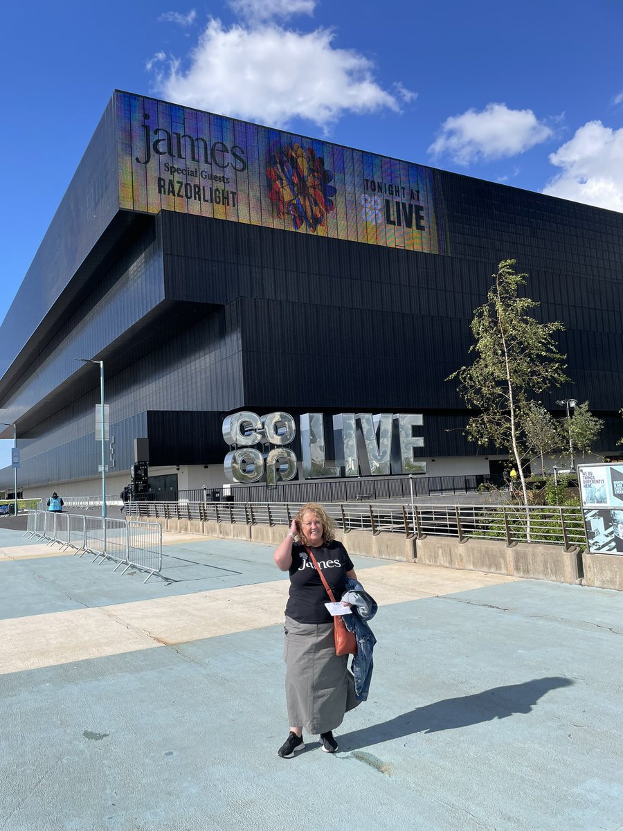 sara_sararadley's tweet photo. Oh my God -that was surreal! What a reaction to @wearejames in Manchester last night. The energy was palpable. Still buzzing today. @wearejames @RealTimBooth @cloealper - you Came Home  in style! Thank you again! https://t.co/BJ0nvVoYMq