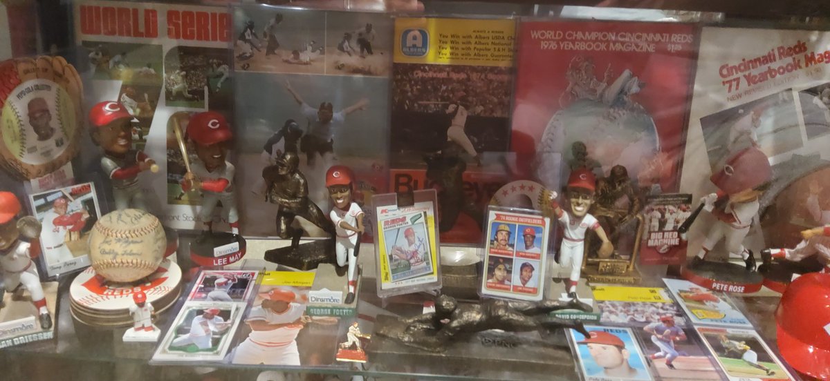 ColonelCards's tweet photo. @KSnostalgia I know you've seen these before, but I keep adding to them and love the mixed collectible look, too! https://t.co/R27MPfLzOZ