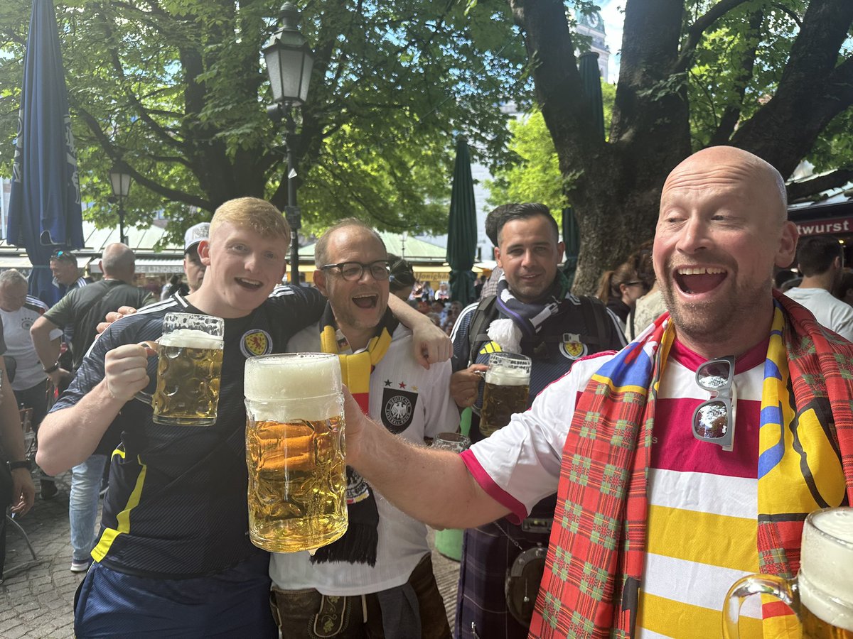 One thing I want to say on the back of the last few days 

In my 22 years on this planet I have never seen fans mingle, singing songs together, walk to the match together and have a drink together like the Germans did with us yesterday

The way football should be 🤝