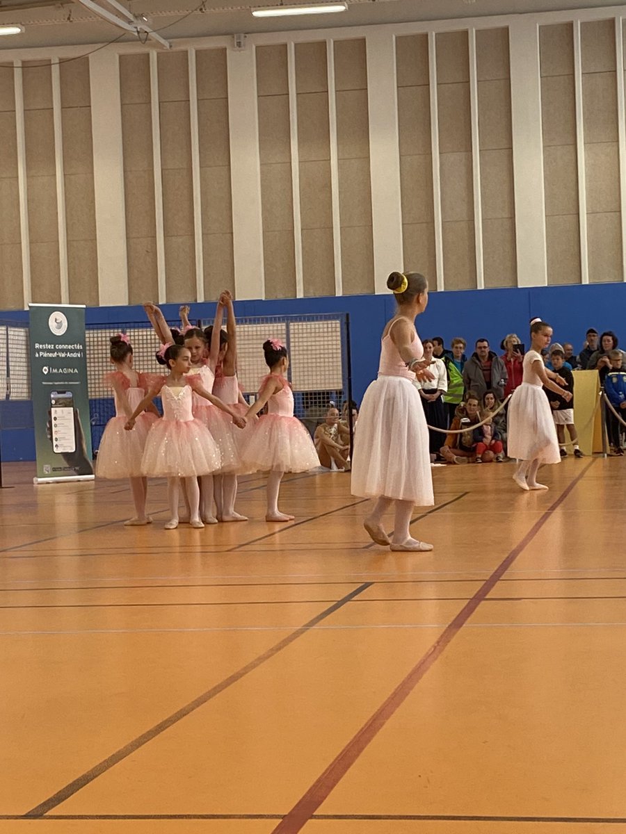 🏆Fête du #sport au pont gagnoux à Pléneuf ! Venez nombreux cet après midi !

L’occasion de découvrir les différentes propositions sportives sur le secteur, de s’initier ou de s’inscrire ! 

Bravo Itzel A. Guevara Molina pour ce spectacle poétique !