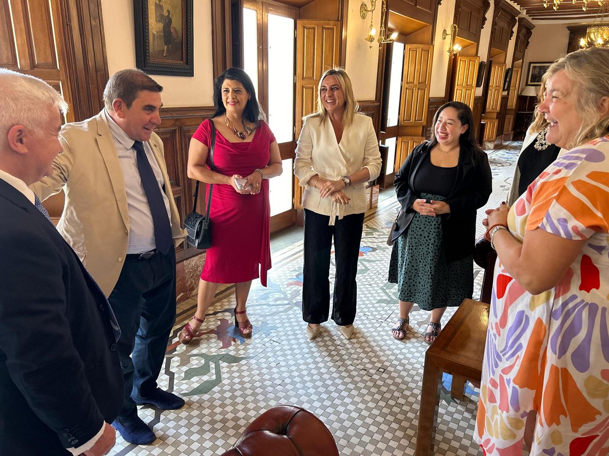 marifrangr's tweet photo. ✅ Visita institucional de la Directora Regional de Mujeres @ONUMujeres, ofreciéndole mi colaboración para visibilizar el importante papel que las mujeres han de jugar en nuestras sociedades para garantizar la igualdad de oportunidades y crecimiento de nuestros territorios https://t.co/dx4egNJI7b