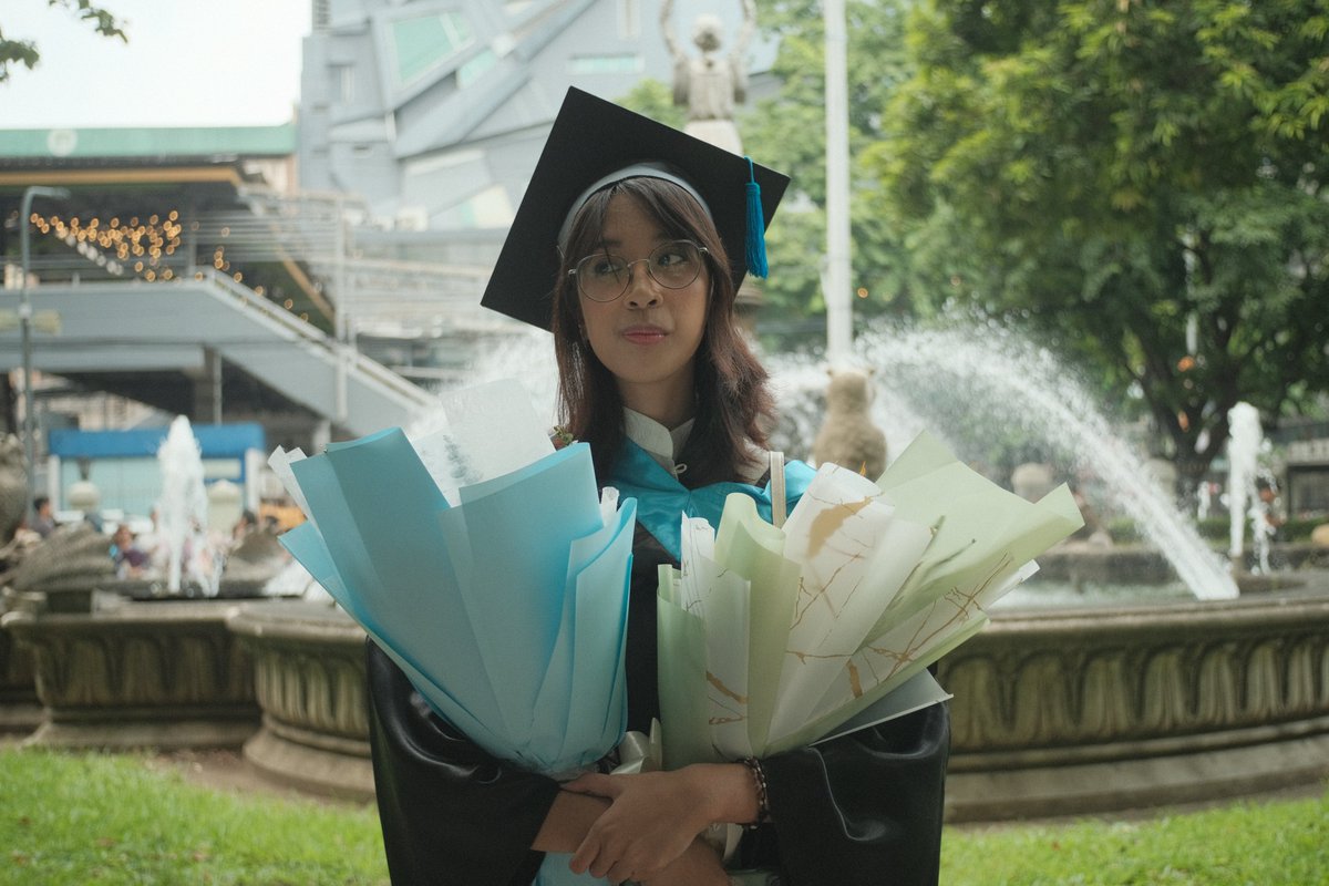 rrunini's tweet photo. she a graduate or smth (thank u sa mga sumagot sa thesis namin<3) https://t.co/gtiTP1zSDW