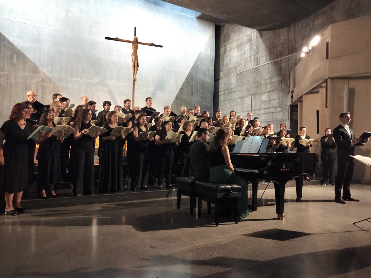 Coro de la Universidad Complutense de Madrid (@coro_ucm) on Twitter photo Ayer, interpretamos por primera vez "Un réquiem alemán" de Brahms bajo la dirección de <a href="/Dani_DelaPuente/">Daniel De la Puente</a>. En él pudimos escuchar el piano artesanal de conciertos Yamaha CF6 en manos de Belén González Castaño y <a href="/pianomora/">🎹MarioMora🎙️</a>. @YamahaPianosOfficial #makewaves #yamahapiano Ayer, interpretamos por primera vez "Un réquiem alemán" de Brahms bajo la dirección de <a href="/Dani_DelaPuente/">Daniel De la Puente</a>. En él pudimos escuchar el piano artesanal de conciertos Yamaha CF6 en manos de Belén González Castaño y <a href="/pianomora/">🎹MarioMora🎙️</a>. @YamahaPianosOfficial #makewaves #yamahapiano