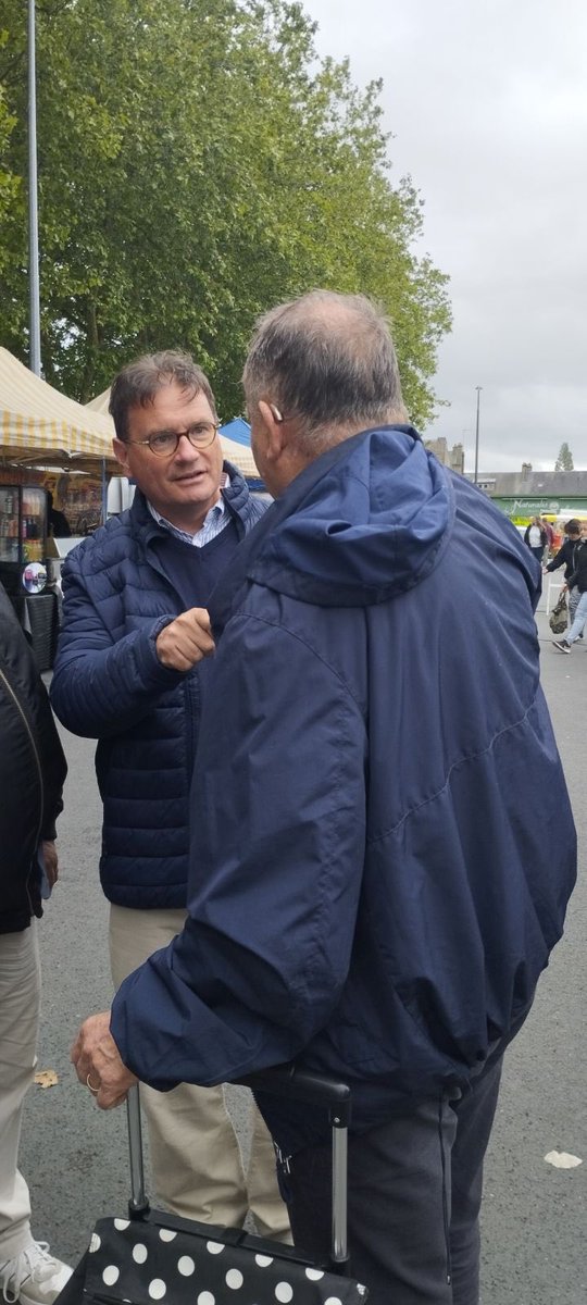#Législatives2024 #Gosselin2024
La campagne est bien lancée!
Très bon accueil à ⁦@villedesaintlo⁩ ce matin au marché.
Et même de nombreux soutiens et encouragements.
Nos concitoyens veulent être rassurés.
Ils ne veulent pas d’aventure pour la #France.