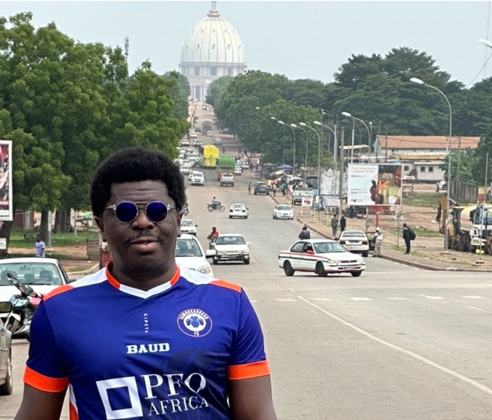 Fier de notre écusson et respect.