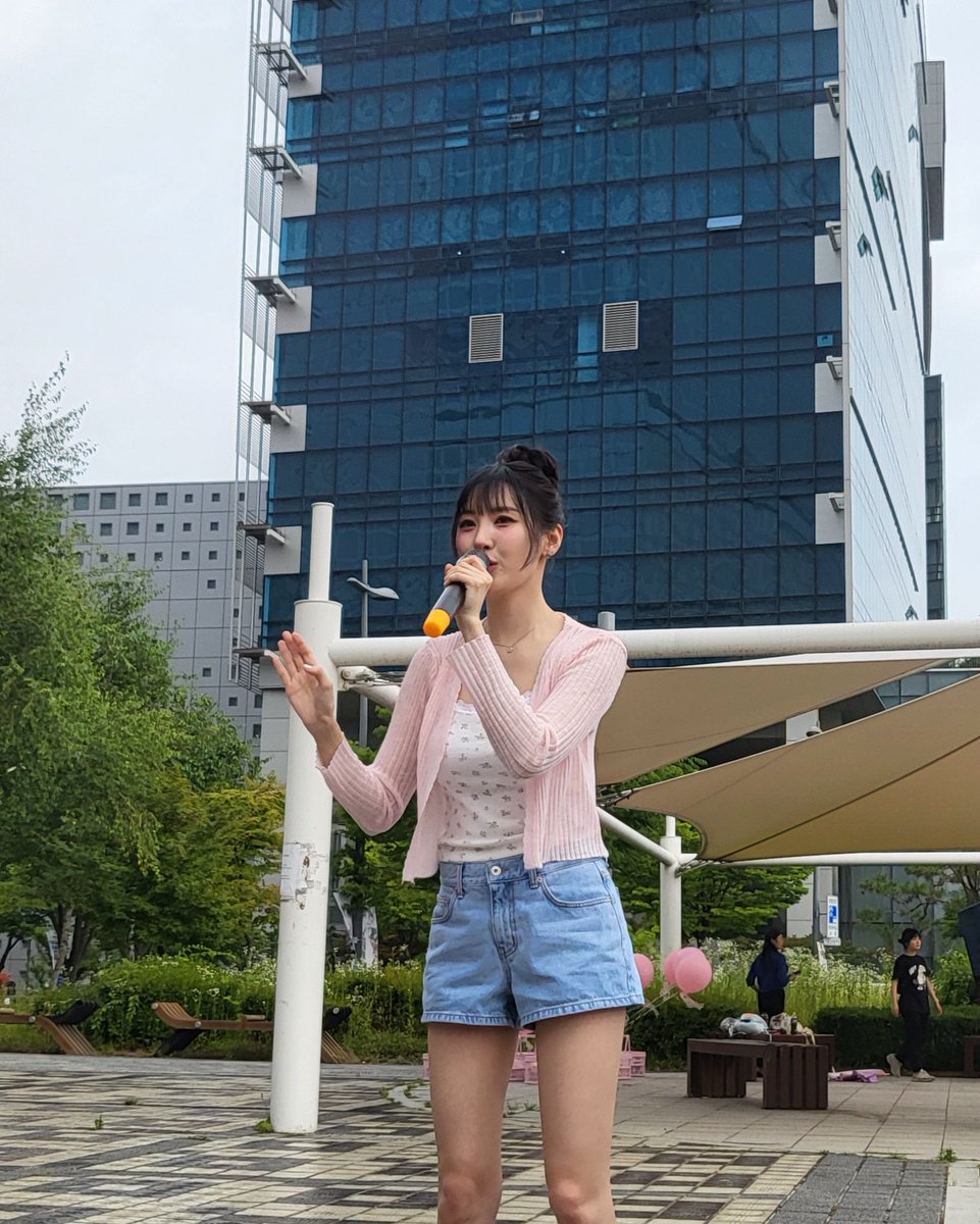 NSNL_ACE's tweet photo. 핑꾸풍선 경청미야
조급미야 진행미야

#선미 #ballooninlove
#240615 미팬 https://t.co/STYSwWKYeO