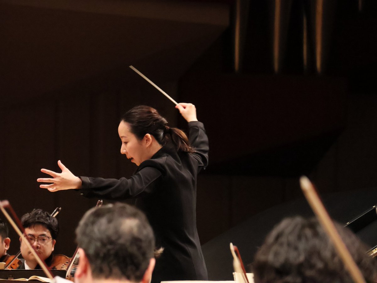 NHKSO_Tokyo's tweet photo. #N響 第2014回定期公演Cプログラム2日目
2024年6月15日(土)#NHKホール
指揮:#沖澤のどか
ピアノ:#デニス・コジュヒン
#イベール/寄港地
#ラヴェル/左手のためのピアノ協奏曲
#Ibert #Ravel #NodokaOkisawa #DenisKozhukhin
N響定期公演への出演は2017年以来2度目となるデニス・コジュヒン。
幾度となく披露しているラヴェル《左手のためのピアノ協奏曲》。匠の演奏技法で魅せました✨