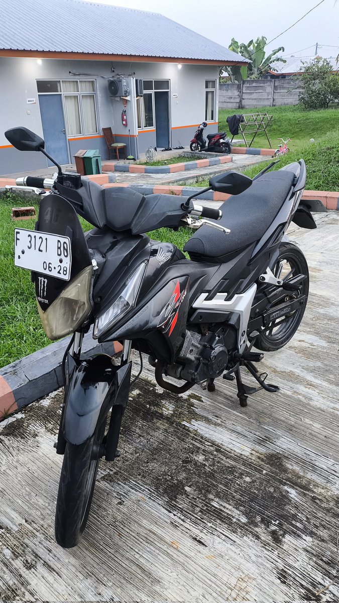 danarx9's tweet photo. Belalang tempur, masih setia meski sedikit berkarat, https://t.co/oCDiGszYa5