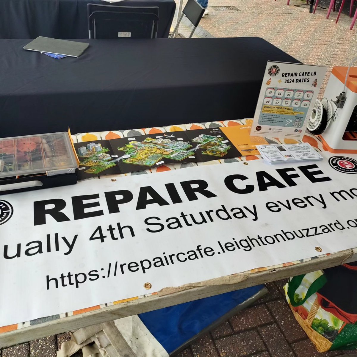 TotallyLocal_LB's tweet image. The #RepairCafeLB and @TotallyLocal_LB team are all set up at @market_lb 🛍️ for #GreatBigGreenWeek Leighton Buzzard on Saturday  15 June until 3pm 💚 Come and speak to us and bring some sunshine 🌦️😎 See you later!