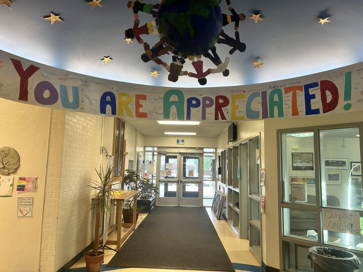 StIsidoreOCSB's tweet image. Feeling the love and gratitude from School Council and our parent community.  Messages of appreciation are posted all over the school! #BeCommunity