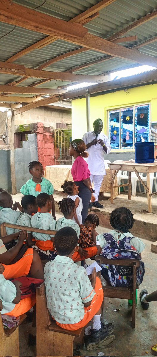 egbeda_leo's tweet image. Together, we turned those plastic bottles into a beautiful side stool, showcasing the power of creativity and sustainability!❤✨

#EgbedaLeoClub
#BridgingBrightHorizons
#CoreProject
#Upcycling 
#Training
#WeServe