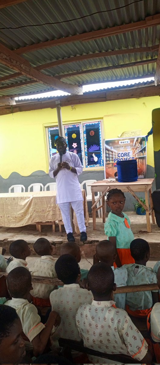 egbeda_leo's tweet image. Together, we turned those plastic bottles into a beautiful side stool, showcasing the power of creativity and sustainability!❤✨

#EgbedaLeoClub
#BridgingBrightHorizons
#CoreProject
#Upcycling 
#Training
#WeServe