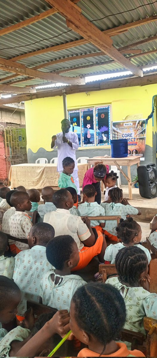 egbeda_leo's tweet image. Together, we turned those plastic bottles into a beautiful side stool, showcasing the power of creativity and sustainability!❤✨

#EgbedaLeoClub
#BridgingBrightHorizons
#CoreProject
#Upcycling 
#Training
#WeServe