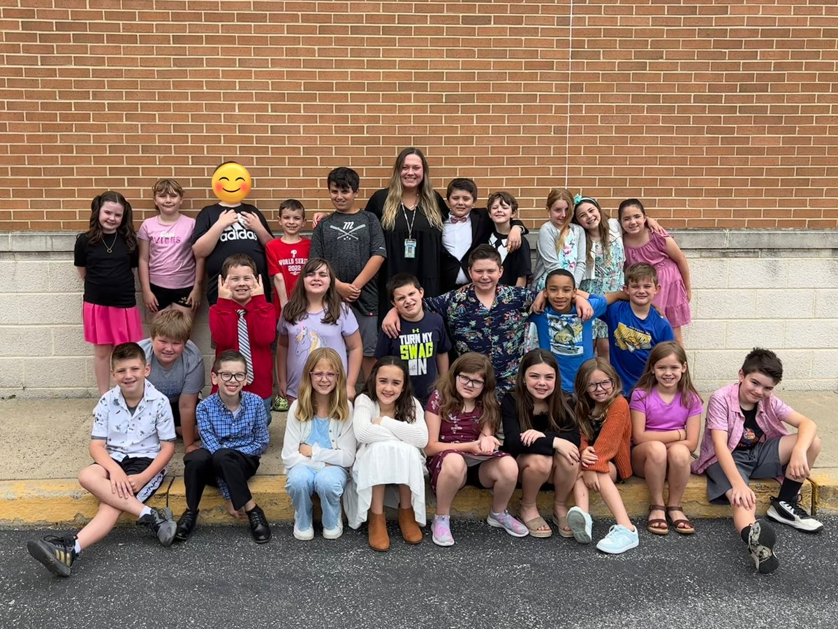 MsEmilyPhillips's tweet photo. It’s been a bit… ⏰ 

I’ll be forever grateful for this amazing group of kids, and this amazing school year. ✨

Happy Summer everyone!!! 🌞 I can’t wait to see you all next year! ❤️ https://t.co/5msxz94HZ9