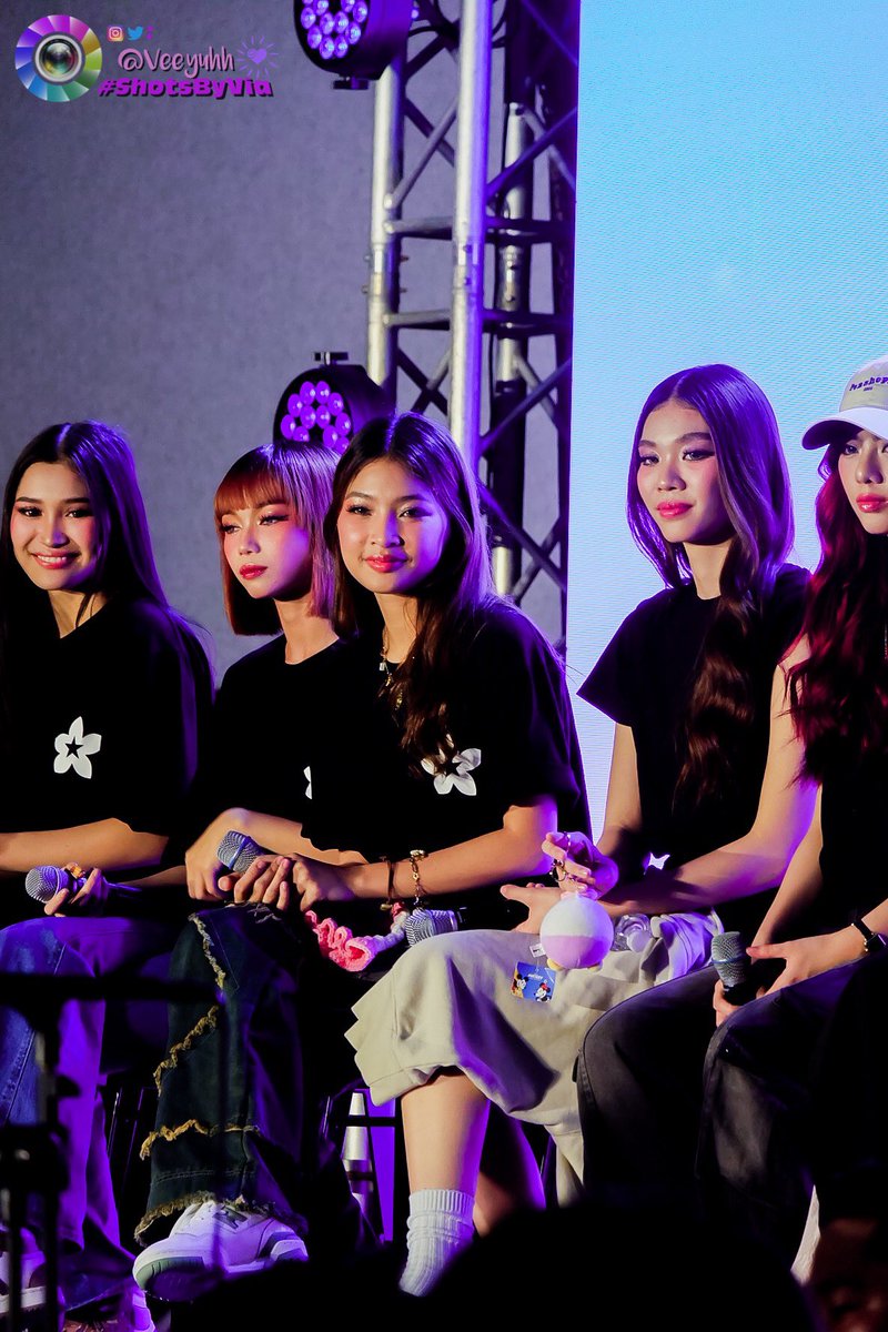 ShotsByViaaa's tweet photo. #HappyBINIDay | #BINI
🗓 06/11/24
📍One Ayala, Makati

@BINI_ph | @bini_colet | @bini_gwen  | @bini_jhoanna  | @bini_stacey |  @BiniColetOFC | @BiniGwenOFC | @BiniJhoannaOFC | @BiniStaceyOFC  | #TatakStarMagic | #StarMagic | #ShotsByVia 🙋🏻‍♀️ https://t.co/Fhrfzf50fQ