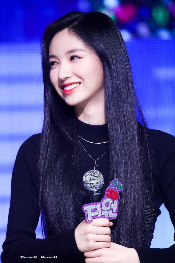 ⠀⠀   ⠀⠀   
⠀⠀ 
“Nah, Dedek...” Ia menoleh ke arah Darine sambil melirik ke arah 𝑐𝑢𝑒 𝑐𝑎𝑟𝑑 di tangannya. “Acara kita malam ini bakalan seru banget, ya. Tapi selain yang sudah aku sebutkan, ada apalagi sih di pesta ini?” 

< <a href="/geodarin/">. ⭒Darinᥱ</a> > 
⠀⠀   ⠀⠀   
⠀⠀